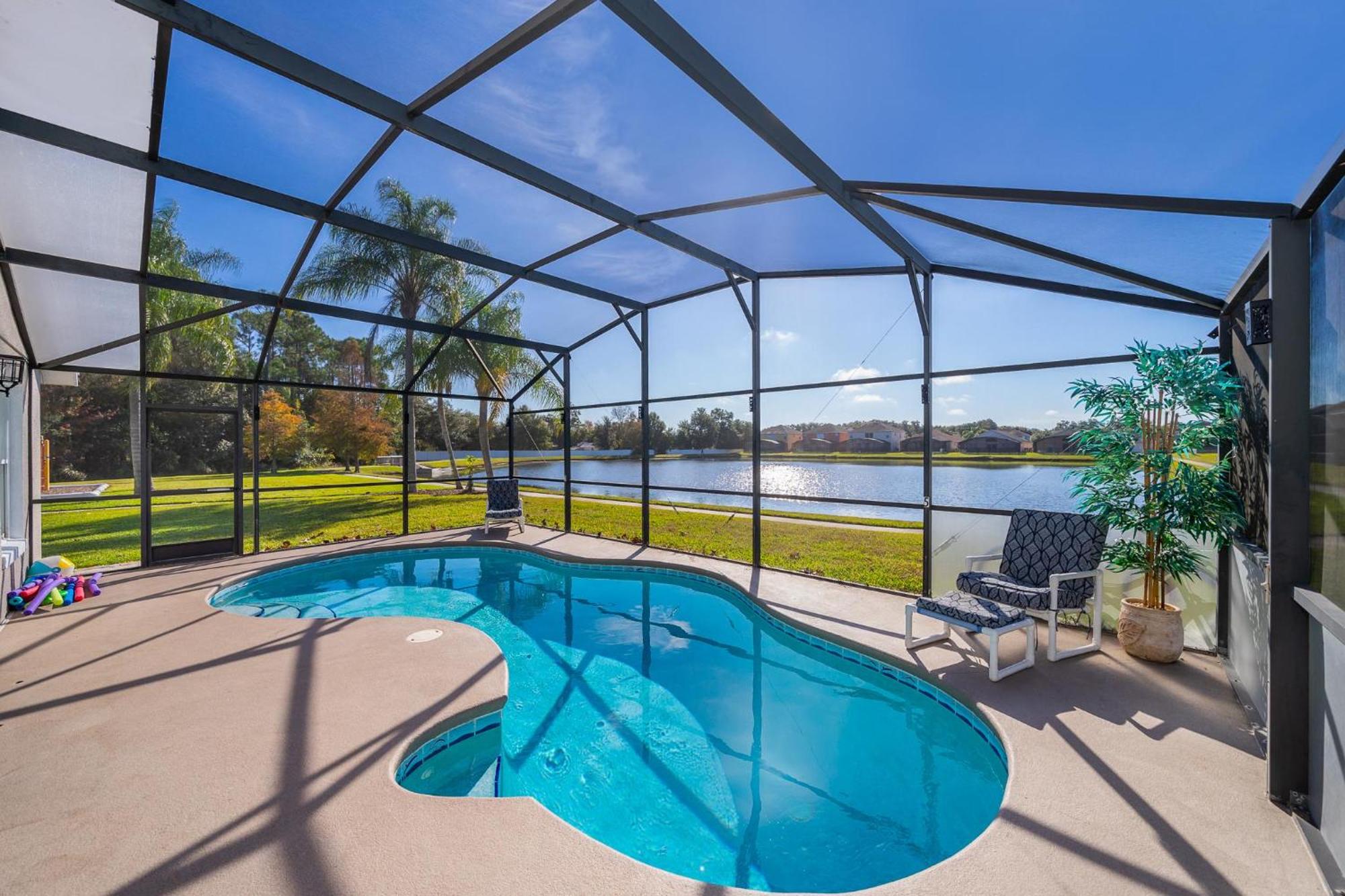 South Facing Pool with Stunning Lake View - Family Friendly Home - Nr Disney
